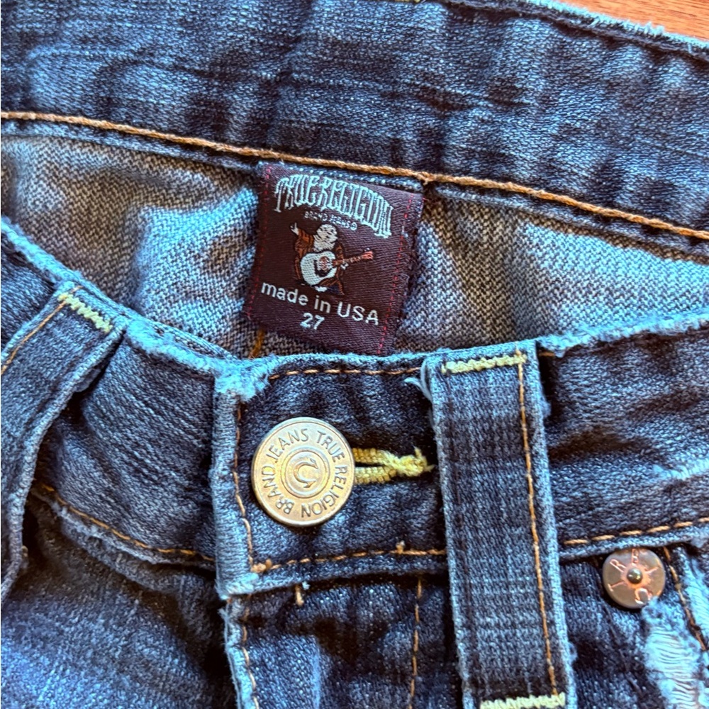 True Religion Distressed Blue Jeans Wide Flare Leg. Size 27 (IS size 4). - Picture 6 of 9